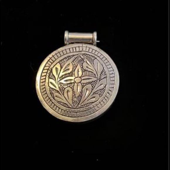 Hollow back silver pendants on choice! - Picture 3 of 10